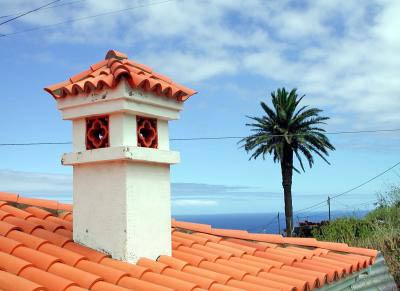 Palme und Dach auf La Palma